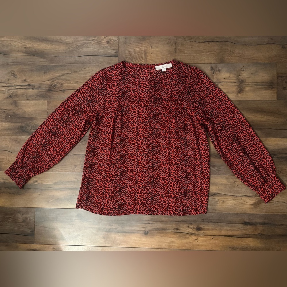 🖤 LOFT Red & Black Leopard Print Blouse – Size M